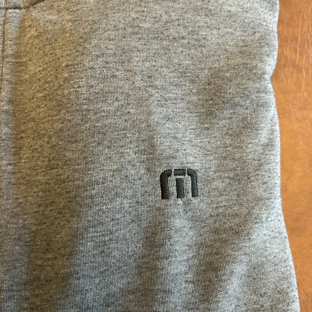Travis Mathew 1/4 Zip Pullover Gray Sweatshirt with wide pockets XL